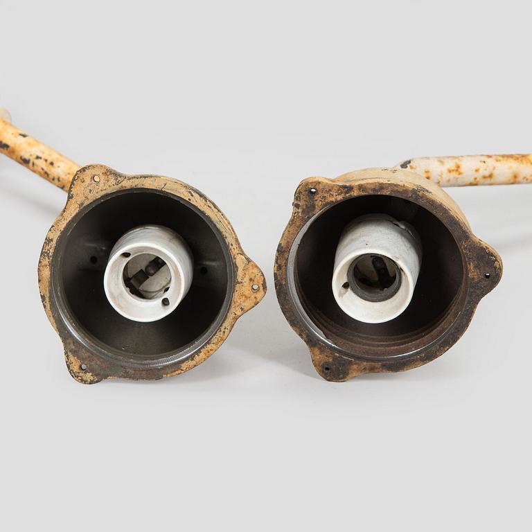 Paavo Tynell, seinä- / ulkovalaisinpari, malli 7308, Taito / Idman, 1930-luku.