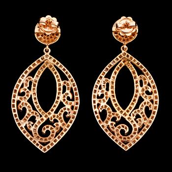 ÖRHÄNGEN, 1 par, 18K roséguld, diamanter tot ca 3.20 ct.