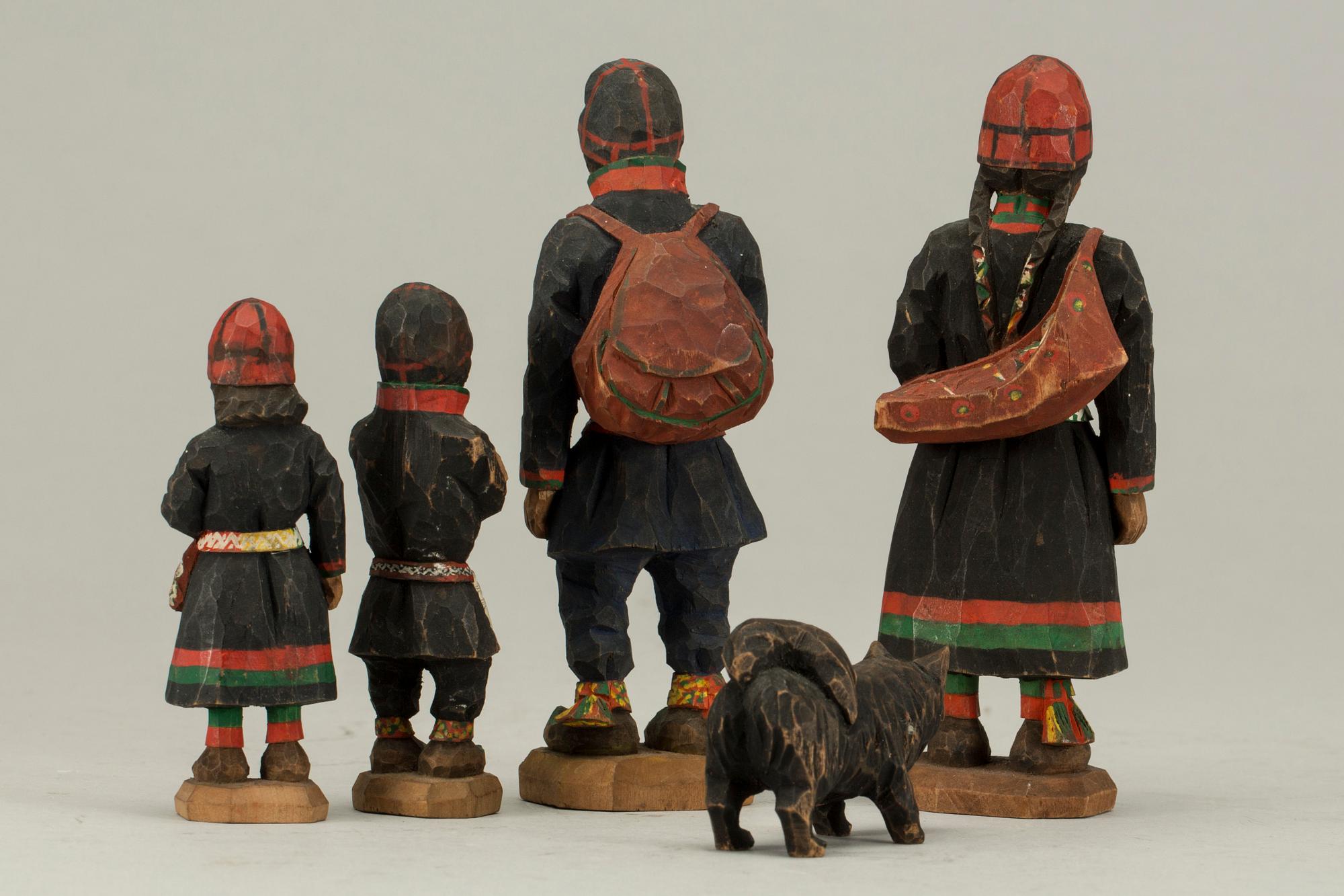 TORBORG LINDBERG-KARLSSON, figurer, 5 st, skuret trä, monogramsignerade. 1940-talets slut.