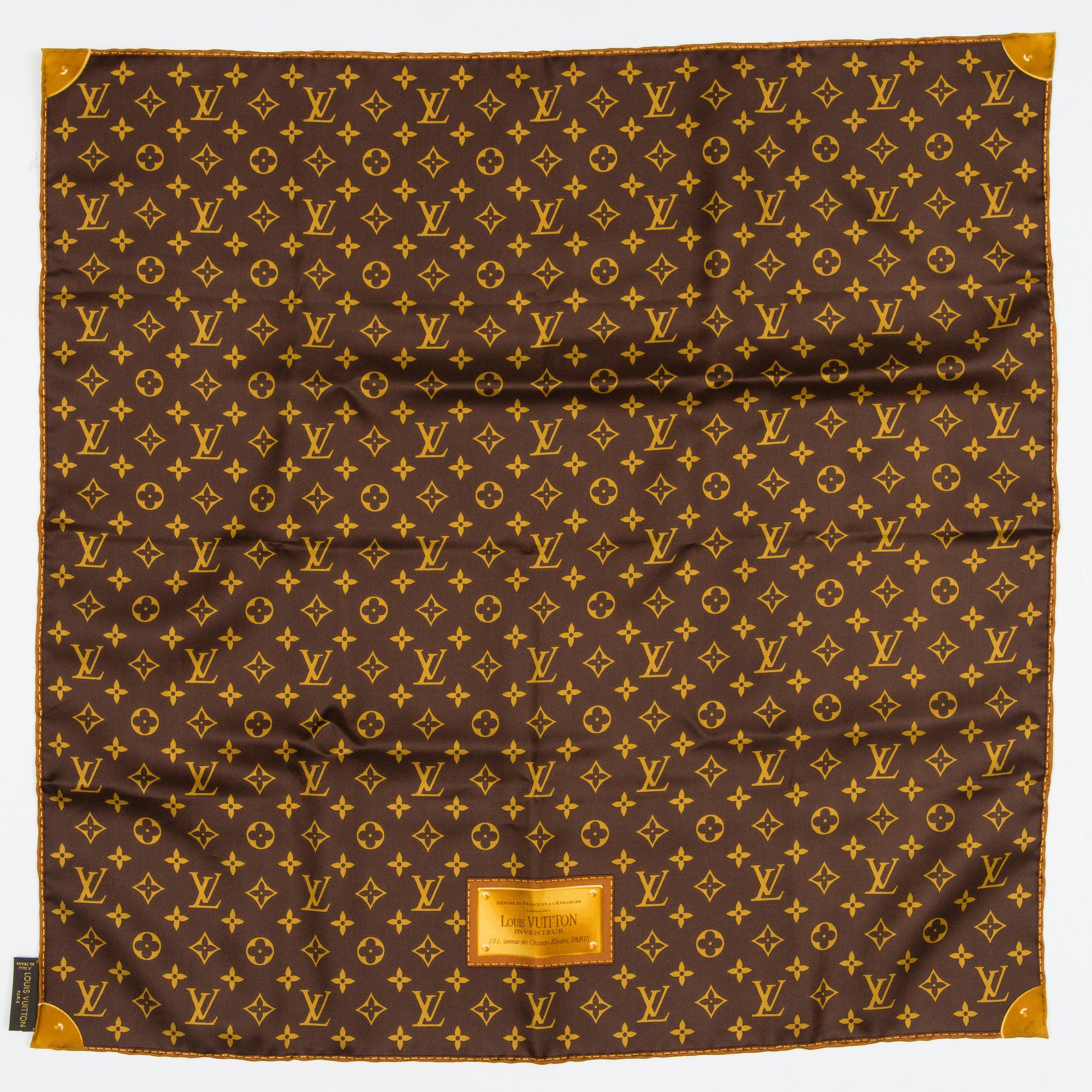 LOUIS VUITTON, "Carre Monogram Classique", HUIVI.