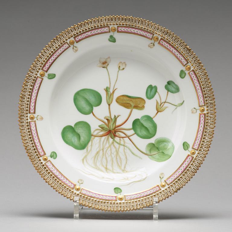 A set of six Royal Copenhagen 'Flora Danica' dinner plates, Denmark, 20th Century.