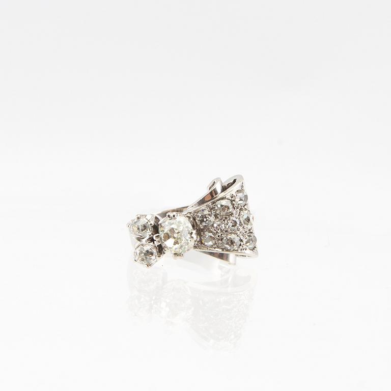 Ring 18K vitguld med runda gammalslipade diamanter, G. Dahlgren & Co Malmö 1955.