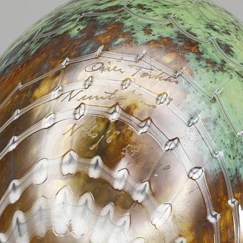 OIVA TOIKKA, lasilinti, Labbe (Kihu), numeroitu 57/3000 signeerattu OivaToikka Nuutajärvi, Notsjö.