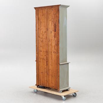 Vitrinskåp, 1900-talets början.