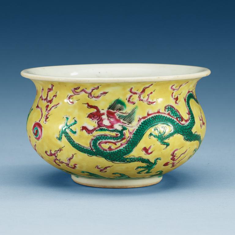 A yellow glazed censer, Qing dynasty.