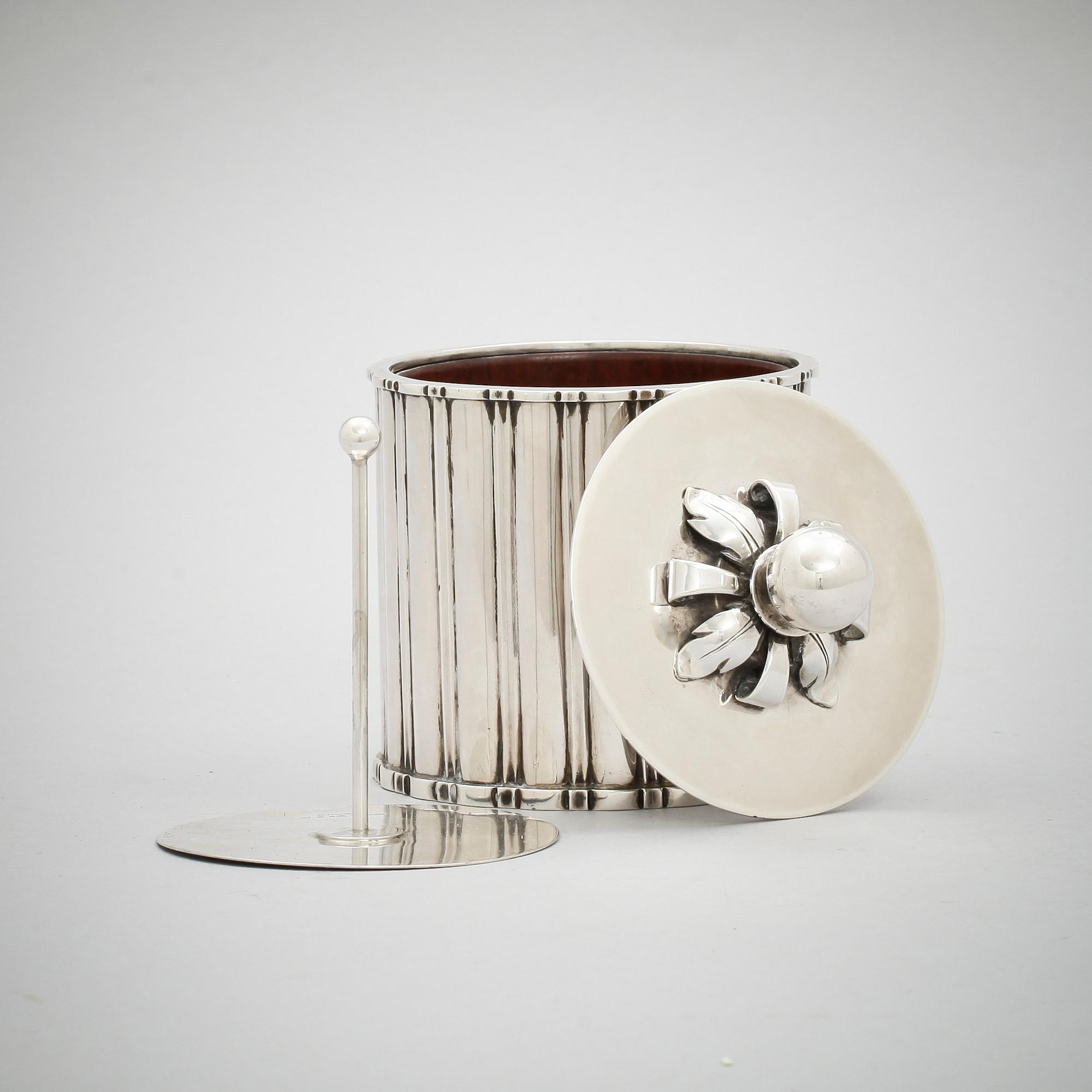 CIGARETTBURK MED LOCK, silver Borgila, Stockholm 1941.