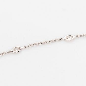 Collier 18K vitguld med markisformade briljantslipade diamanter.
