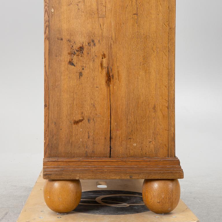 A cabinet, 18th century.