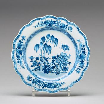 A set of 20 blue and white export porcelain dishes, Qing dynasty, Qianlong (1736-1795).