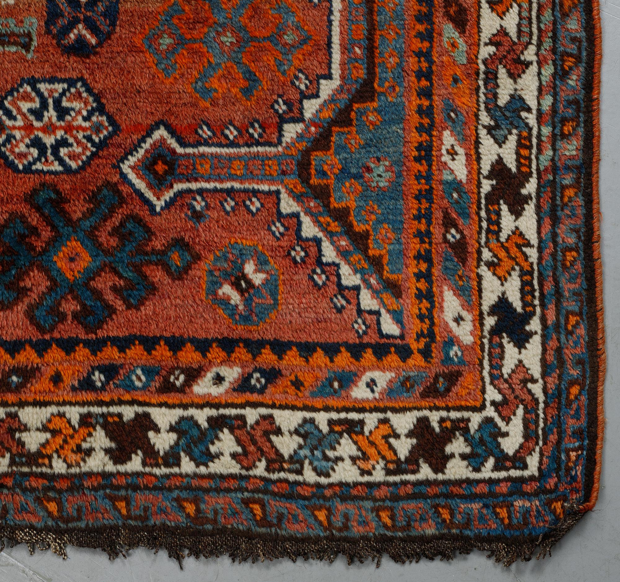 Matta, Shiraz, ca 158 x 170 cm.