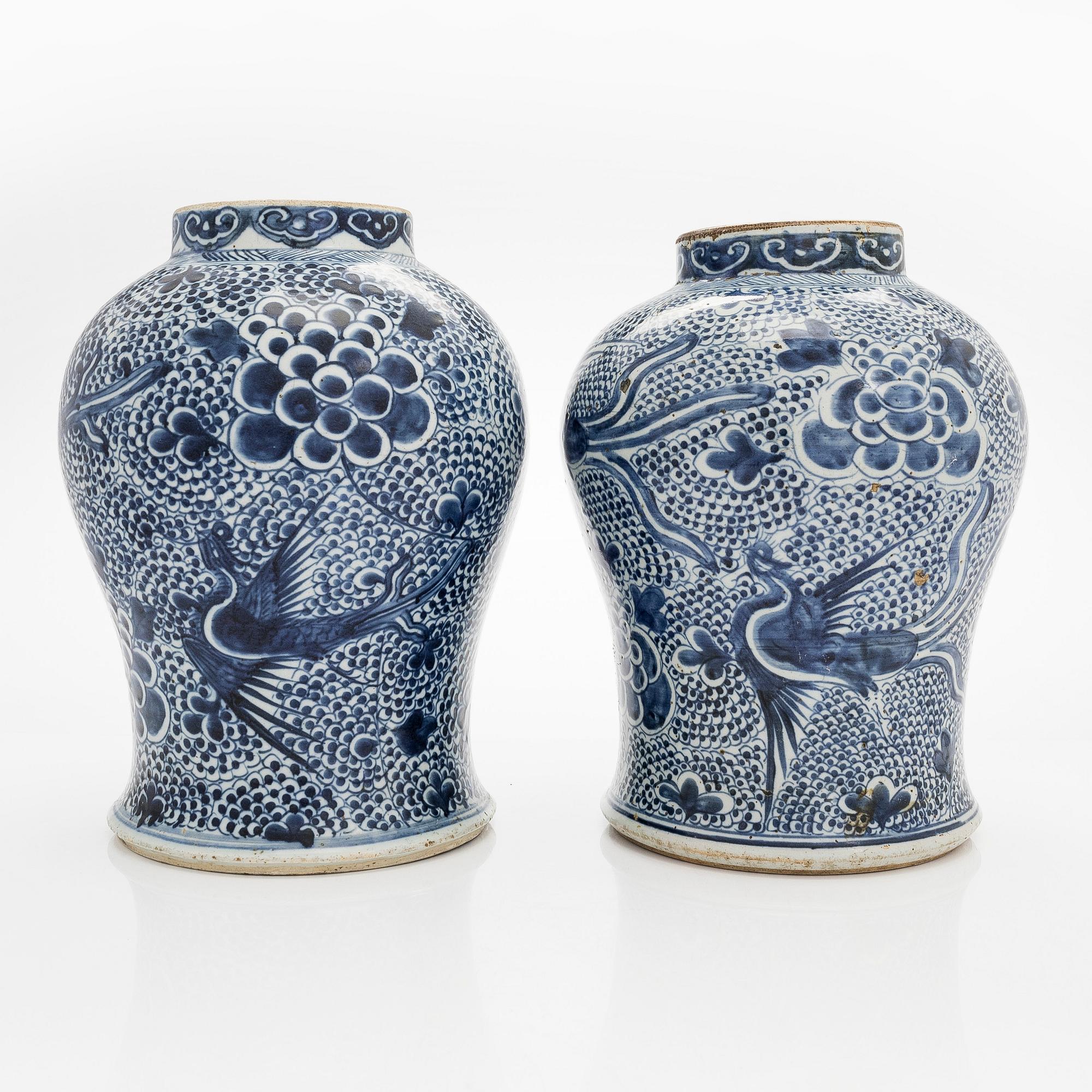 A pair of Kangxi style vases, China, 19th century.