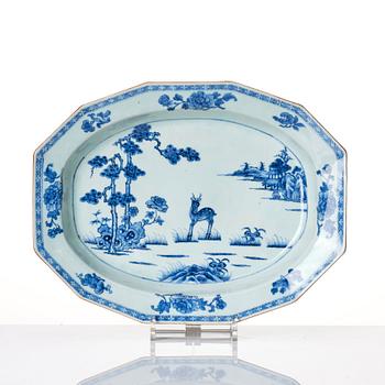 A pair of blue and white Chinese Export serving dishes, Qing dynasty, Qianlong (1736-95).