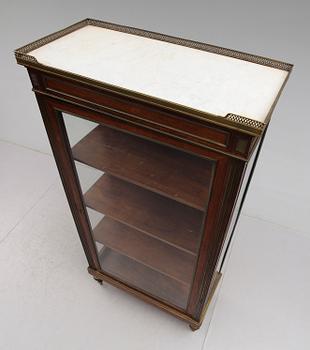 VITRINSKÅP, gustaviansk stil, 1800-talets andra hälft.