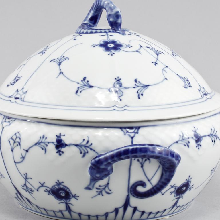 TERRIN, porslin, Musselmalet, Bing & Grøndahl, Danmark, 1900-talets andra hälft.