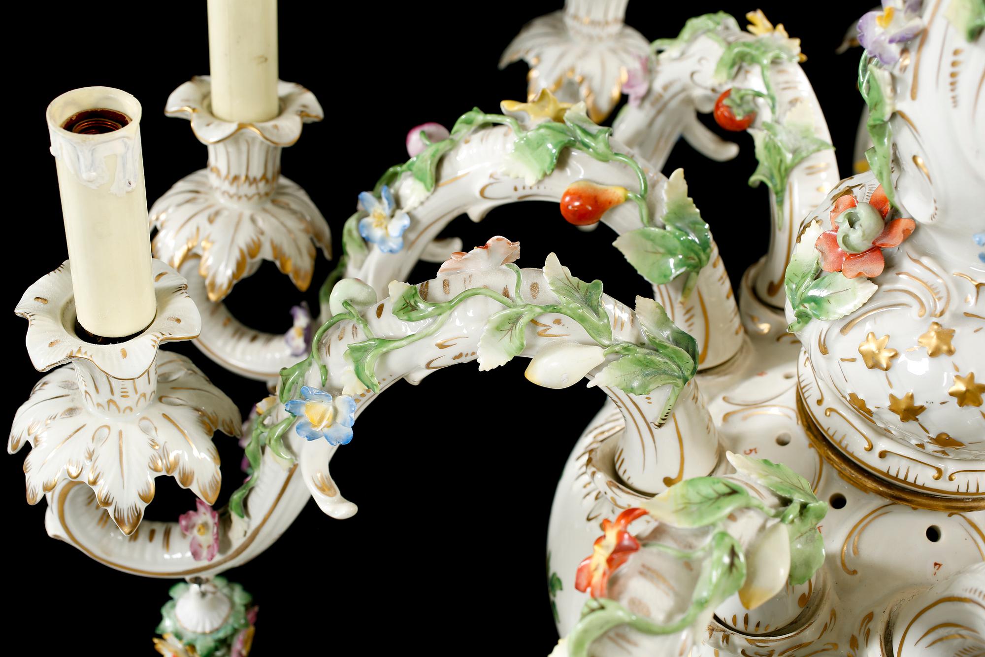 Porcelain chandelier from Dresden, around the middle of the 20th century.