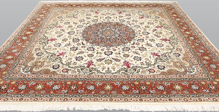 A part silk Tabriz carpet, so-called 50 Radj, approx. 271 x 252 cm.