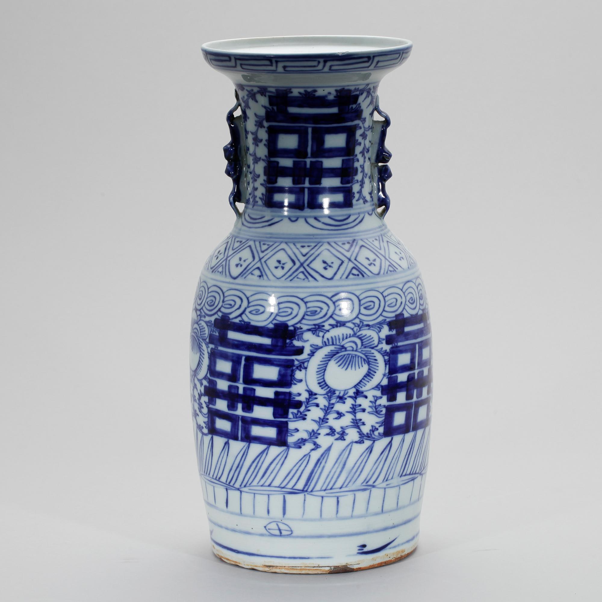 GOLVURNA, porslin, Kina, 1900-tal.