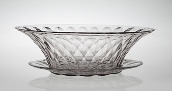 A Simon Gate cut glass bowl on stand, Orrefors 1929.