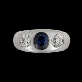 RING med safir samt diamanter, totalt ca 1.00 ct.