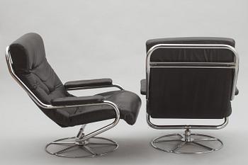 SNURRFÅTÖLJER, ett par, 1900-talets andra hälft.