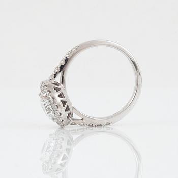 RING med briljantslipade diamanter. Mittsten 1.65 ct E/IF Excellent cut, enligt certifikat från GIA.