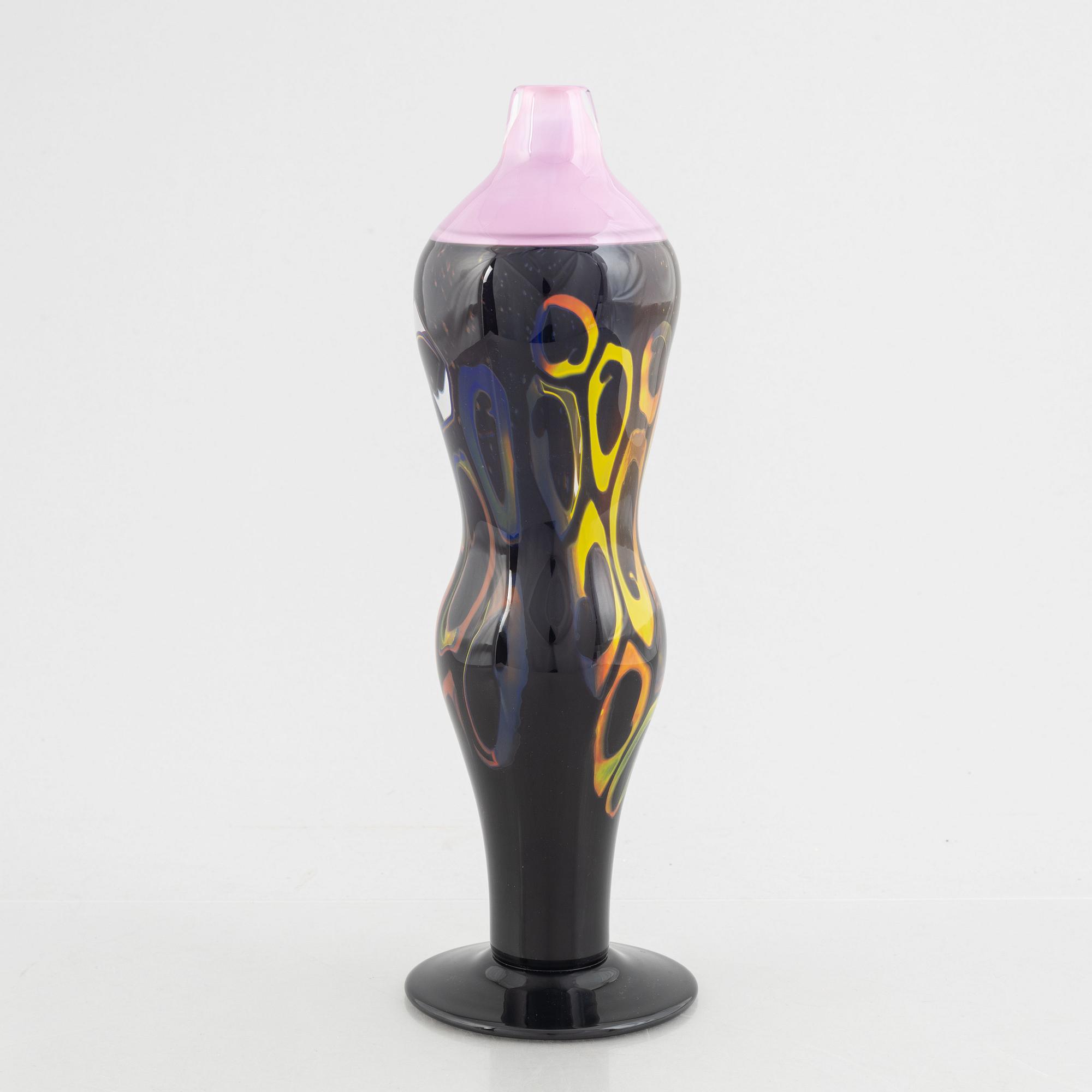 Klas-Göran Tinbäck, a unique glass vase, unique, executed in his own studio, Sturehov 1992.
