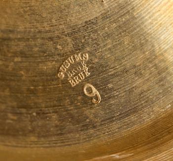 KANDELABRAR, ett par, mässing, Gusums bruk, Nr 9, 1900-talets första hälft.