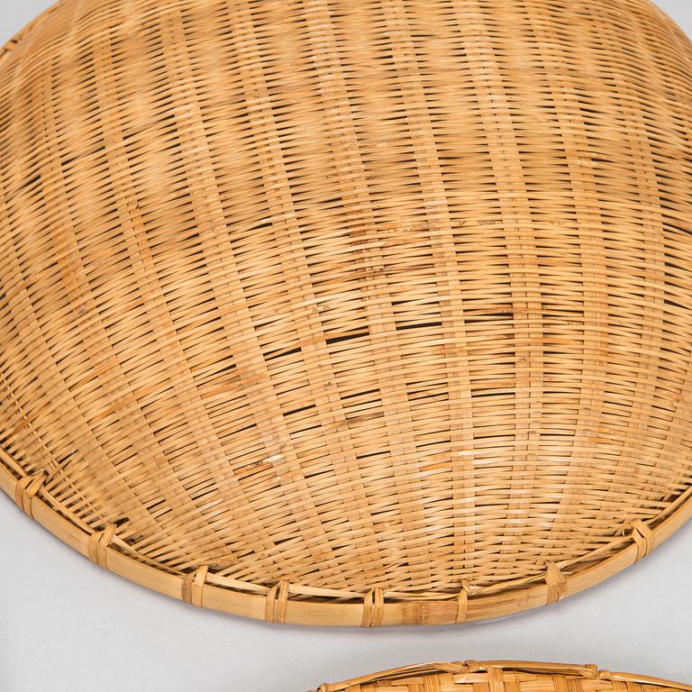 A mid-20th century rattan basket and two rattan trays. Retailer Artek Finland.