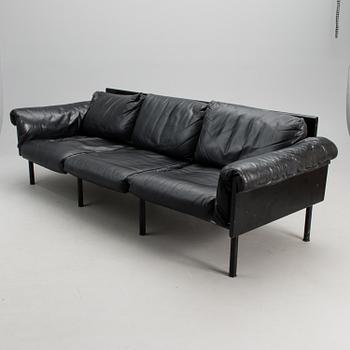 YRJÖ KUKKAPURO, sohva ja nojatuolipari, "Ateljee" 1900-luvun loppu.