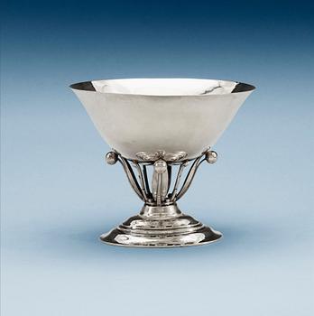 492. A Johan Rohde 830/1000 bowl, by Georg Jensen, Copenhagen 1918.