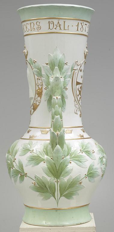 A Karl Lindström porcelain vase, decorated with the portrait of King Oscar II with his motto, Rörstrand 1897.
