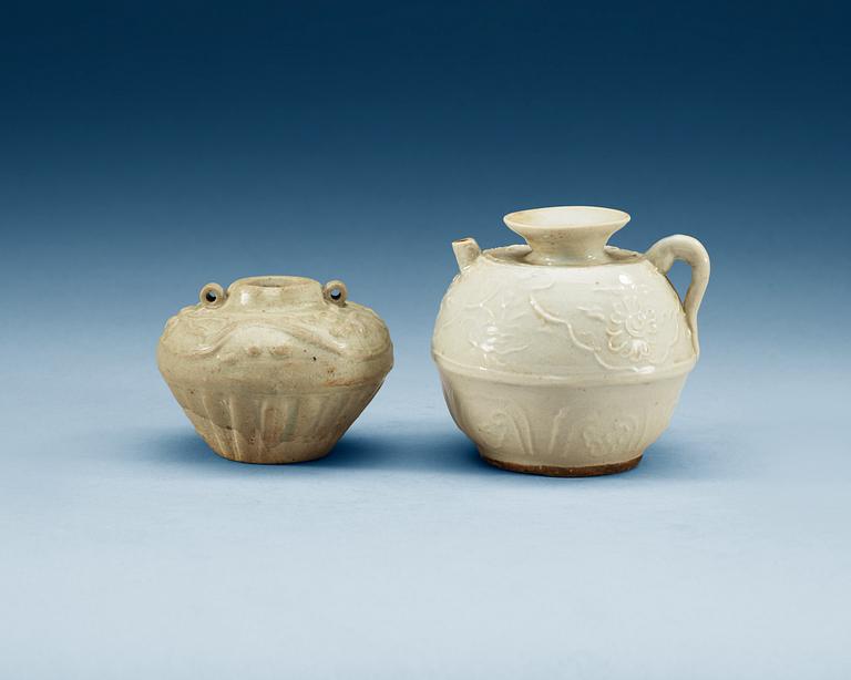 A set of two white glazed small urns, Yuan (1271-1368) and Ming dynasty (1368-1644).