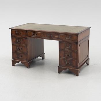 Skrivbord, engelskt, 1900-talets andra hälft.