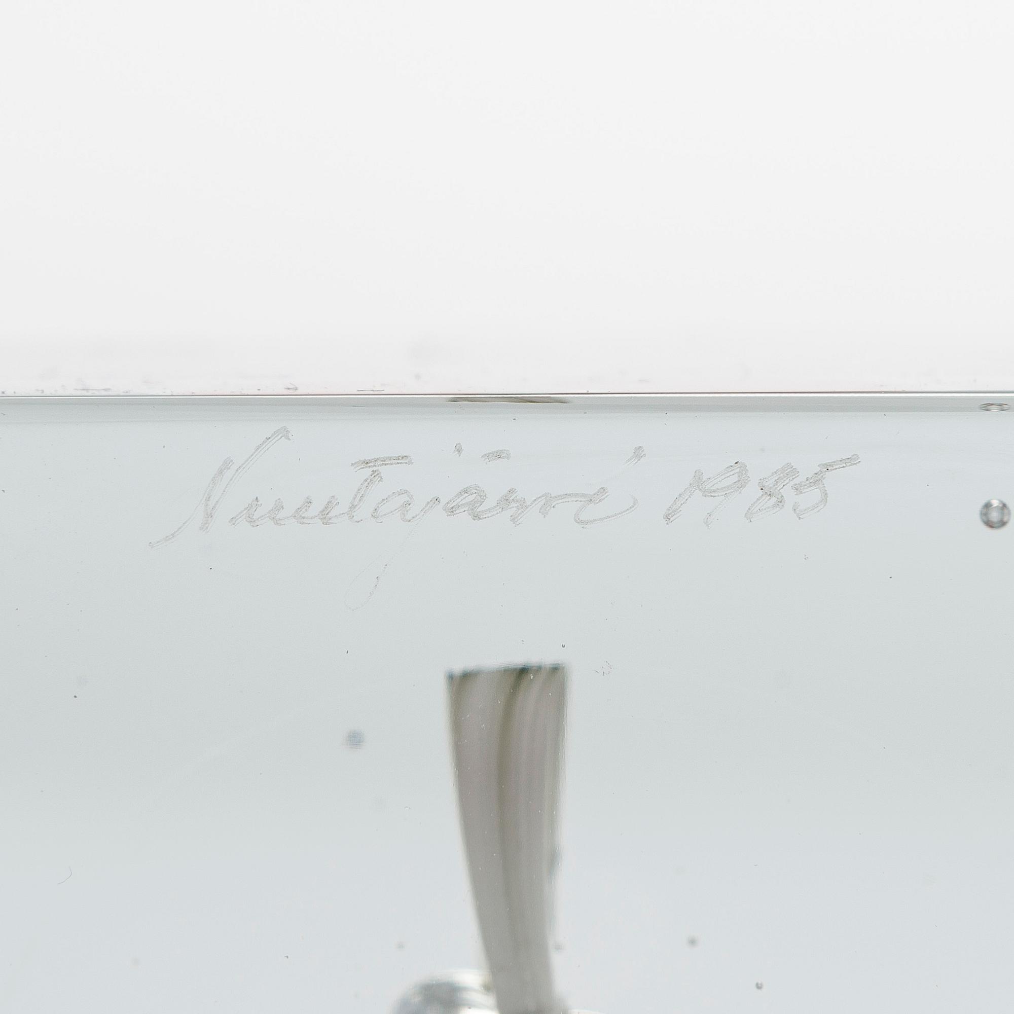 Oiva Toikka, An annual cube, signed Oiva Toikka Nuutajärvi 1985 and numbered 639/2000.