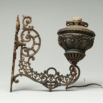 VÄGGLAMPA, metall. 1800/1900-tal.