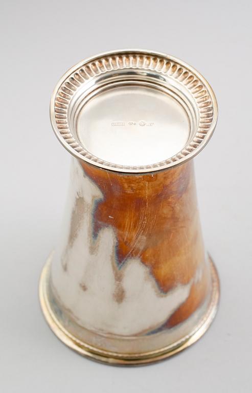 BÄGARE, silver, CG Hallberg, Stockholm 1953. Vikt ca 245 gram.