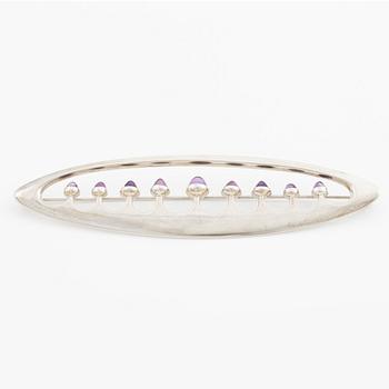 Bent Knudsen, brosch, silver med cabochonslipade ametister.