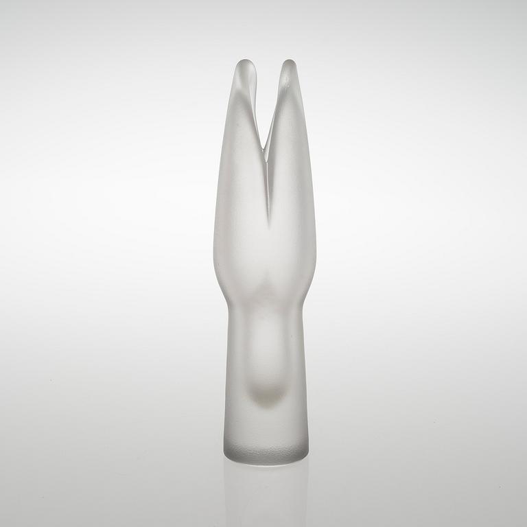 TIMO SARPANEVA, A GLASS SCULPTURE, 3540. Hauenleuat (Pike's jaw). Signed.