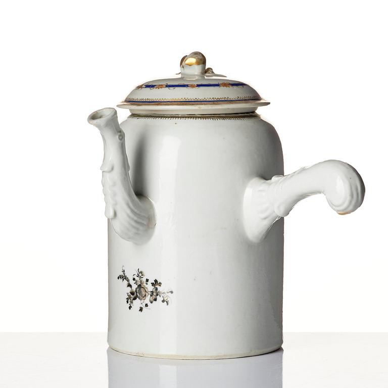 A set of 10 'European Subject' custard cups with covers and a coffeepot with cover, Qing dynasty, Jiaqing (1796-1820).