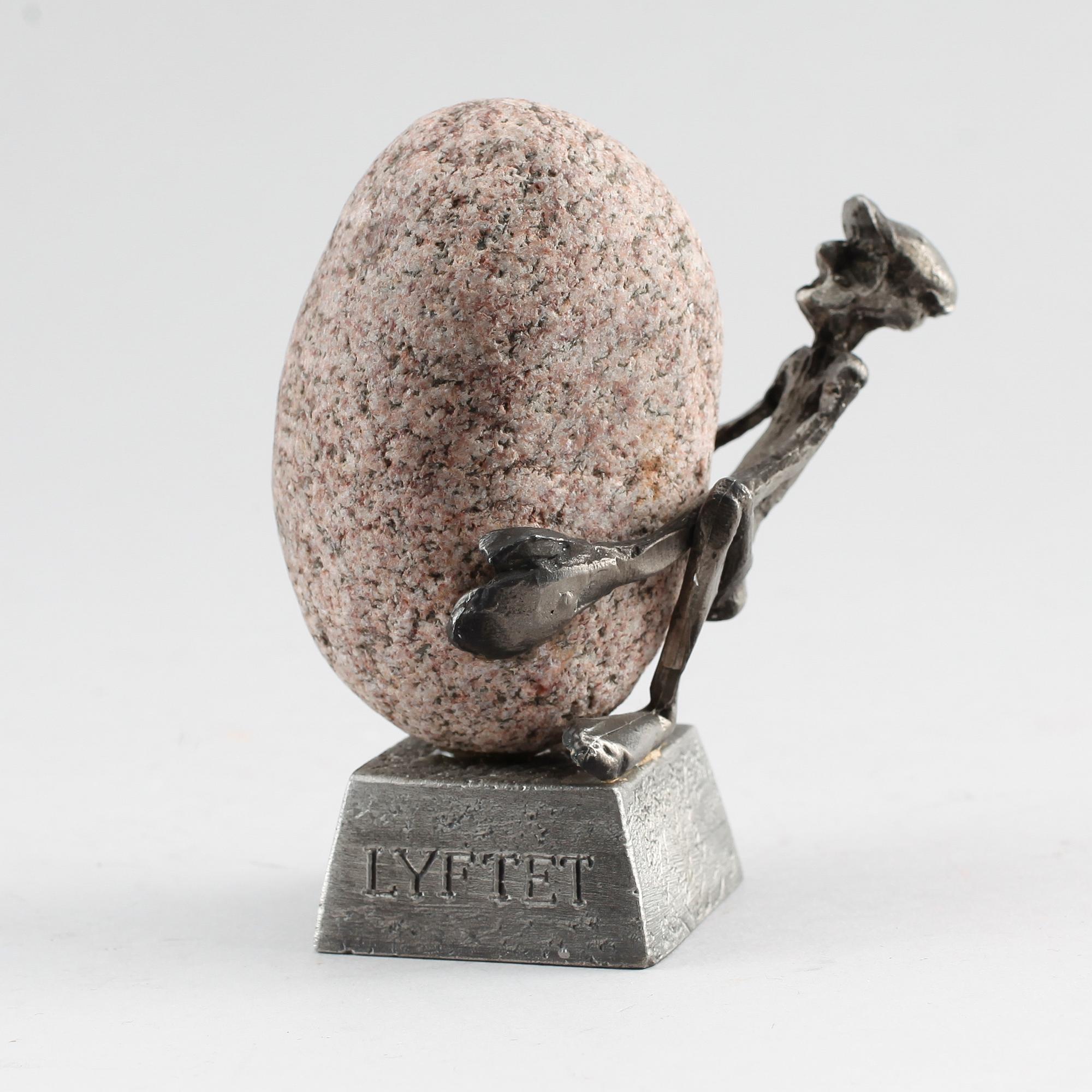 SKULPTUR, tenn och sten, "Lyftet", Henry Gustafsson, 1983.