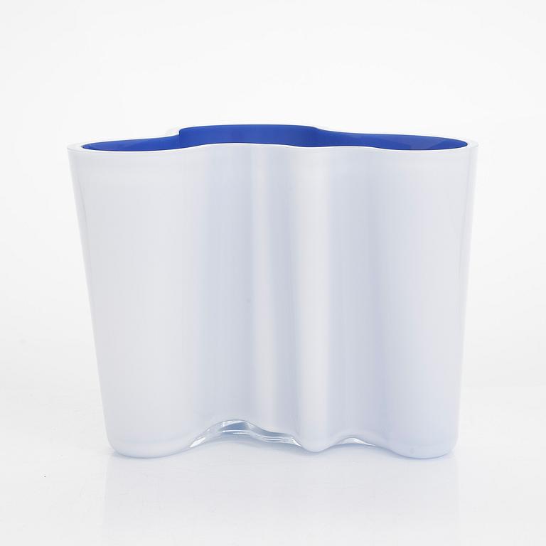 Alvar Aalto, a 'Suomi Finland 100' jubilee vase, signed Iittala.