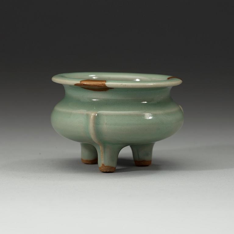 RÖKELSEKAR, celadon, Longquan. Södra Songdynastin (1127-1279).