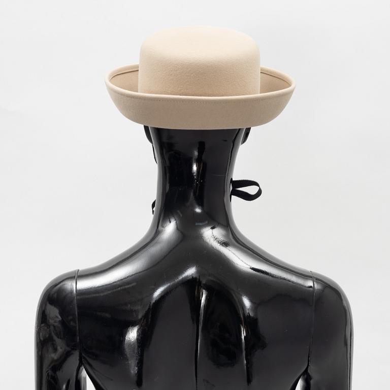 Chanel, a rabit hair hat with ribbon, size S.