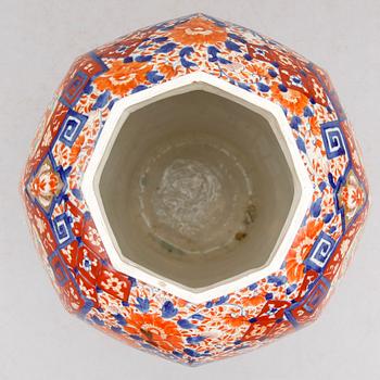 LOCKURNA, porslin, Imari, Japan, tidigt 1900-tal.