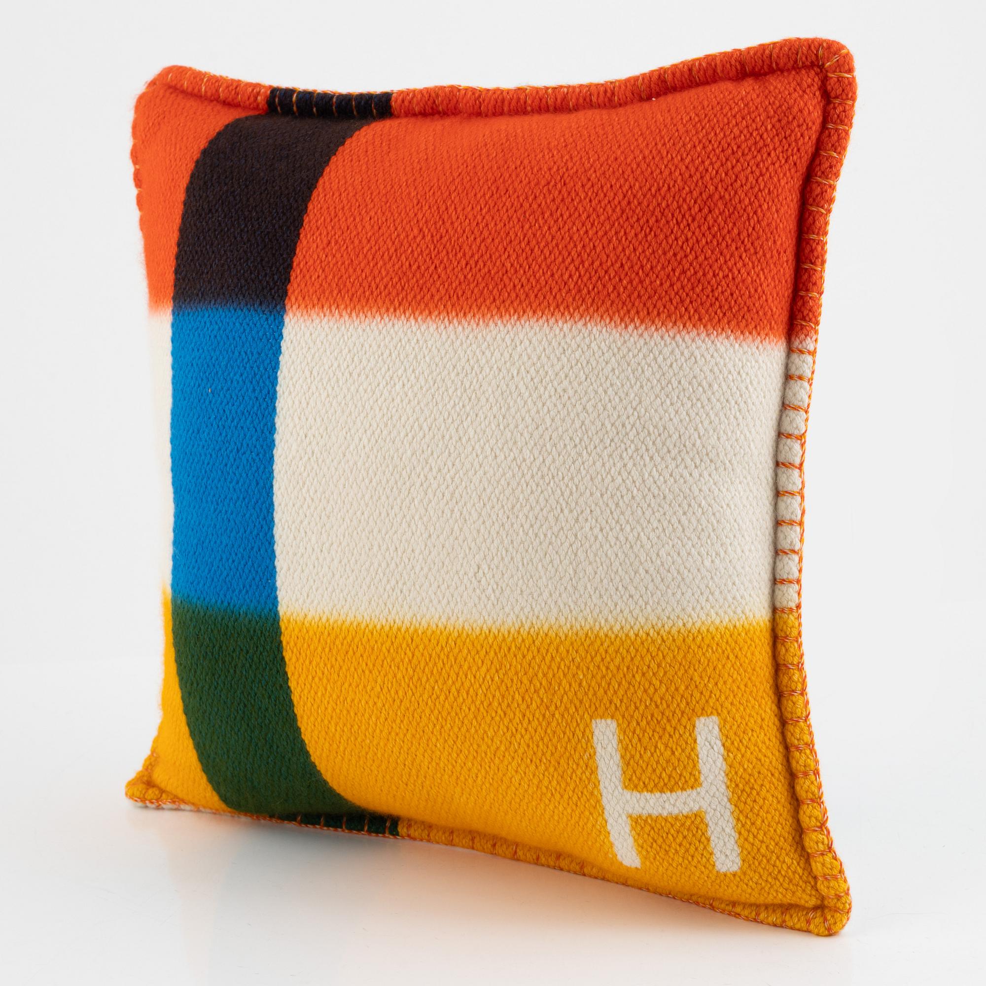 Hermès, kudde, "Coussin Tisse Main/Surteint H Dye".