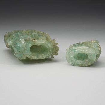 A carved fluorite vase with cover, late Qing dynasty.