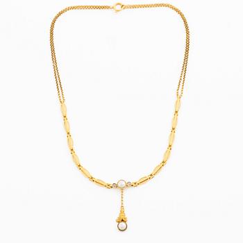 Necklace in 18K gold with half-pearls and rose-cut diamonds, likely 19th century.