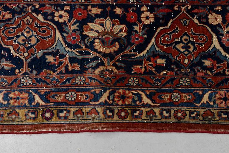 A carpet, semi-antique Kashan, a so-called Dabri, ca 394,5 x 310 cm.