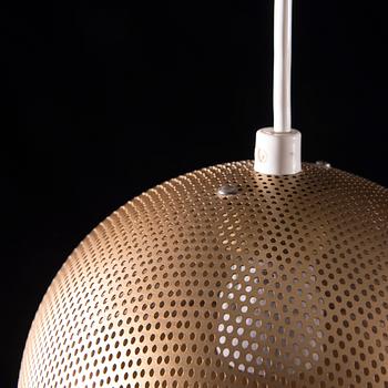 TAKLAMPOR, ett par, Orno. Kupans höjd 17 cm.