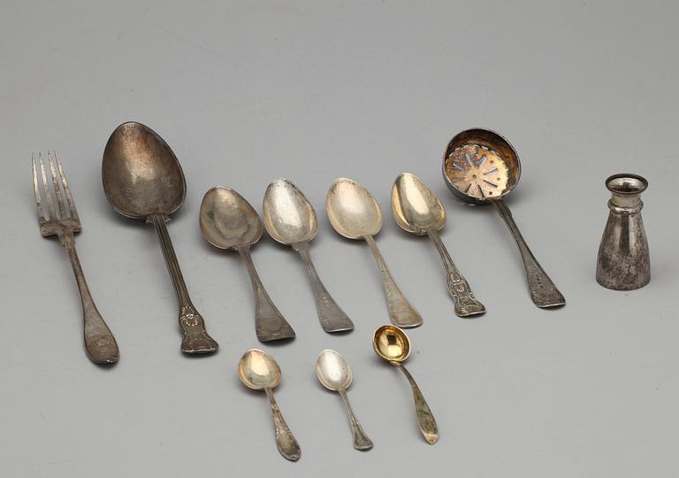 PARTI SILVER, 33 delar, bl a 2 skedar tillverkade 1829. Vikt ca 1000 gram.